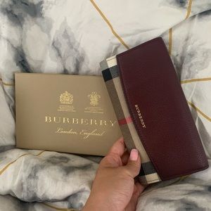 BRAND NEW! Burberry Leather Continental Wallet
